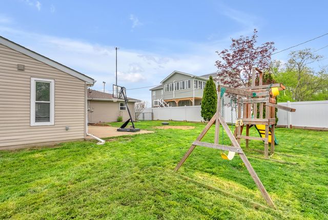 550 W Division Road, Valparaiso, IN 46385