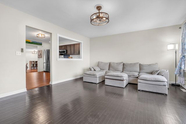 550 W Division Road, Valparaiso, IN 46385