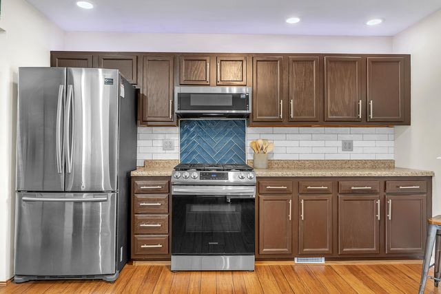 550 W Division Road, Valparaiso, IN 46385