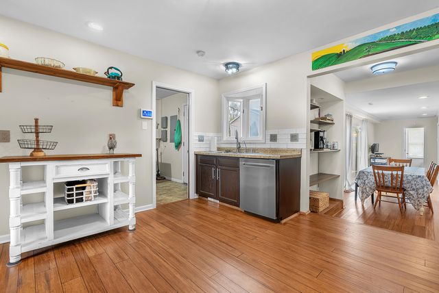 550 W Division Road, Valparaiso, IN 46385