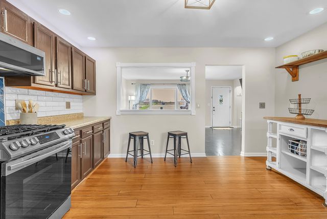 550 W Division Road, Valparaiso, IN 46385