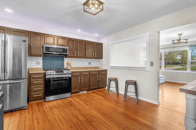 550 W Division Road, Valparaiso, IN 46385