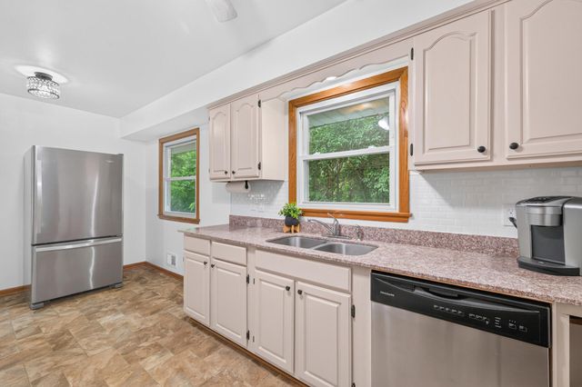 3249 Scott Avenue N, Golden Valley, MN 55422