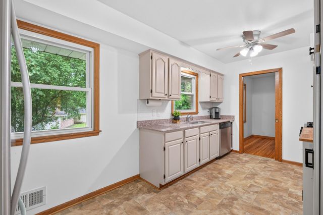 3249 Scott Avenue N, Golden Valley, MN 55422