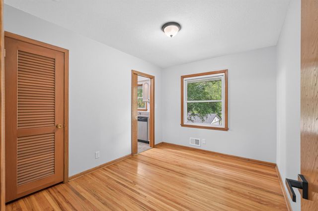 3249 Scott Avenue N, Golden Valley, MN 55422
