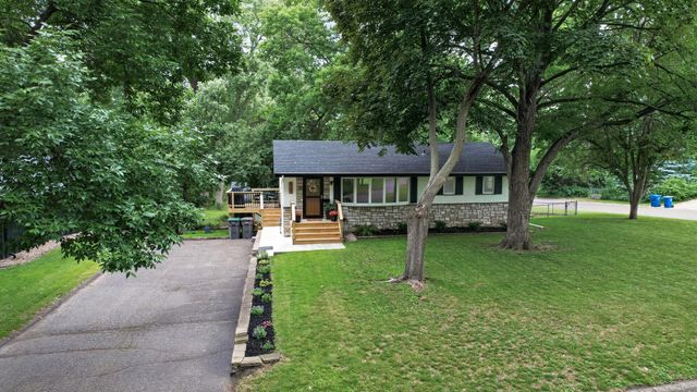 3249 Scott Avenue N, Golden Valley, MN 55422
