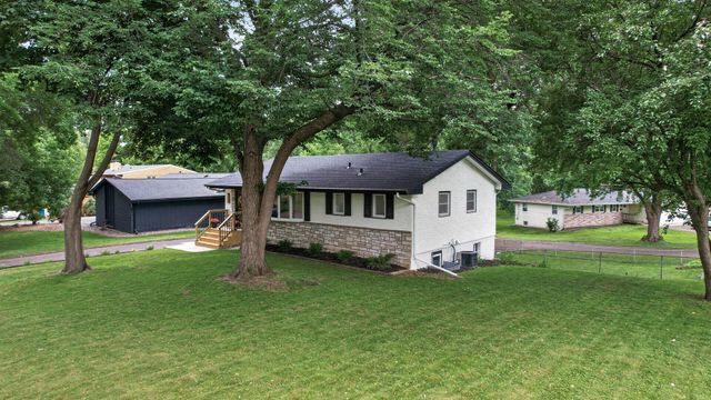 3249 Scott Avenue N, Golden Valley, MN 55422