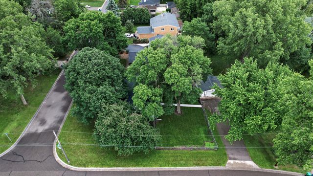 3249 Scott Avenue N, Golden Valley, MN 55422