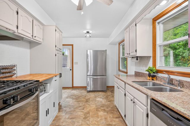 3249 Scott Avenue N, Golden Valley, MN 55422