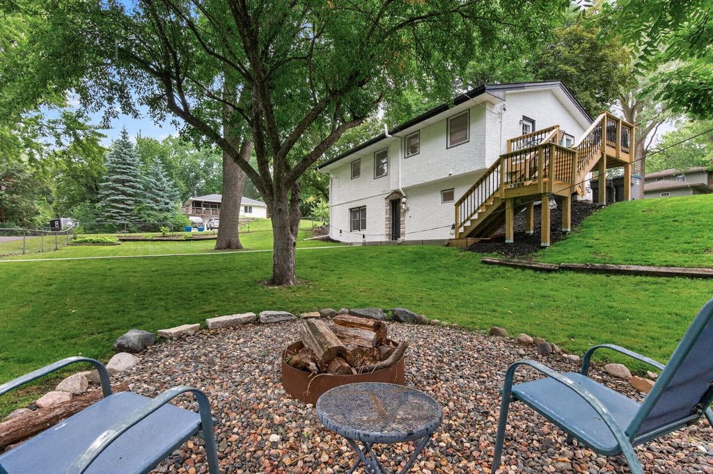 3249 Scott Avenue N, Golden Valley, MN 55422