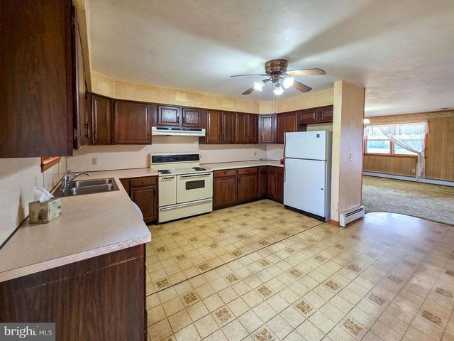 820 STORMS STORE RD, Gettysburg, PA 17325