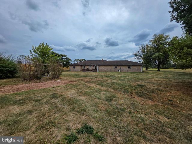 820 STORMS STORE RD, Gettysburg, PA 17325