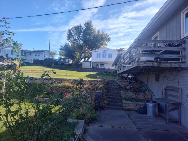 3632 Lynbrook Drive NE, Cedar Rapids, IA 52402