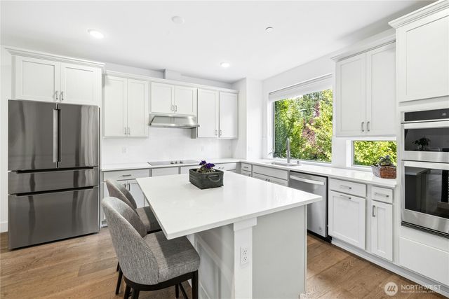 168 Whispering Lane NW, Bainbridge Island, WA 98110