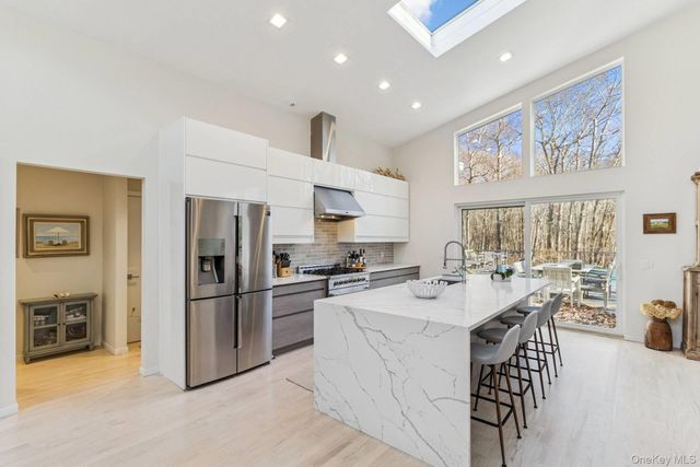 56 North Woods Lane, East Hampton, NY 11937