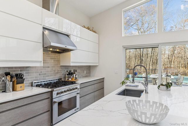 56 North Woods Lane, East Hampton, NY 11937