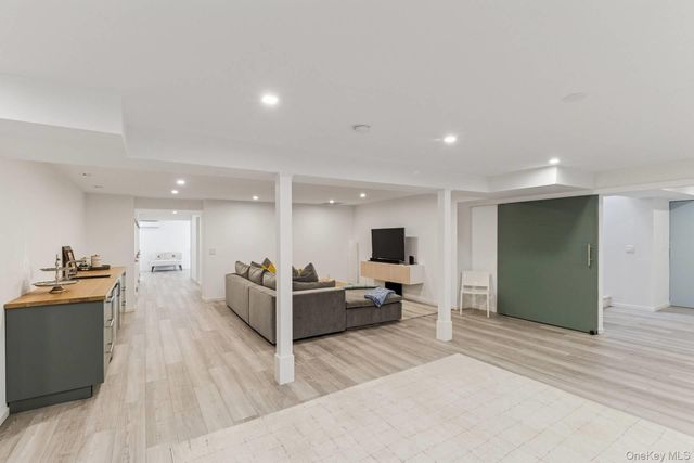 56 North Woods Lane, East Hampton, NY 11937