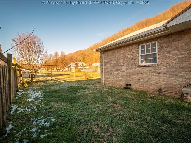 3030 Howard Avenue, Belle, WV 25015