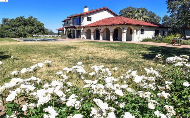 26255 Powell Ranch Rd, Sonora, CA 95370