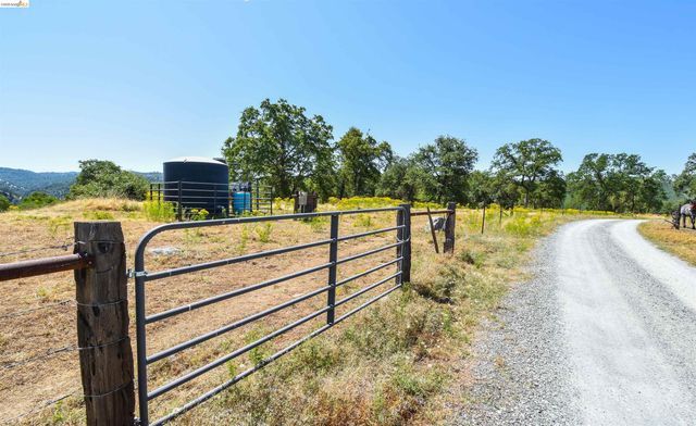 26255 Powell Ranch Rd, Sonora, CA 95370