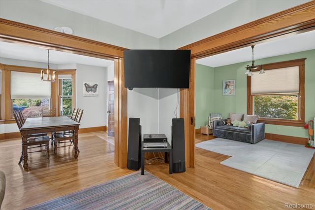 315 E Michigan Avenue, Saline, MI 48176