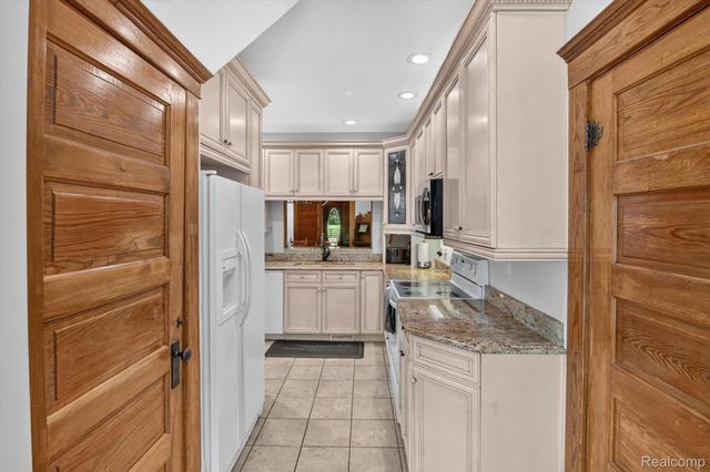 315 E Michigan Avenue, Saline, MI 48176