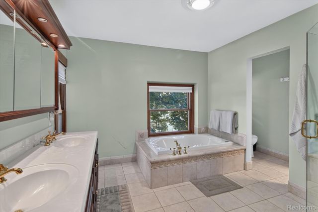 315 E Michigan Avenue, Saline, MI 48176