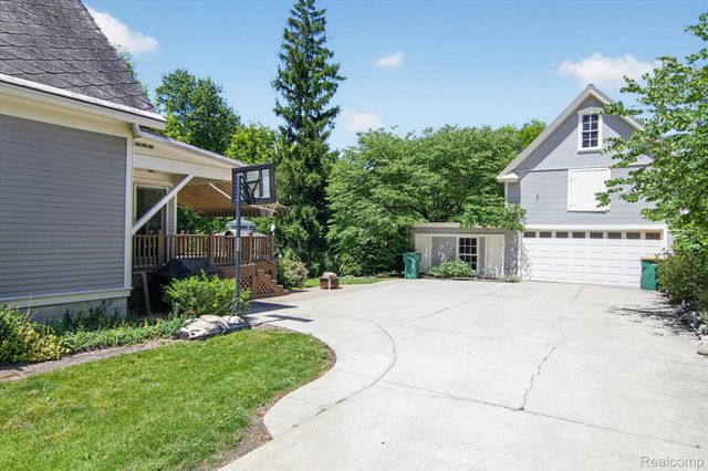 315 E Michigan Avenue, Saline, MI 48176