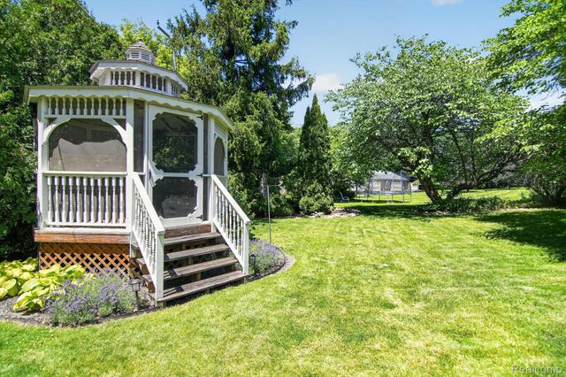 315 E Michigan Avenue, Saline, MI 48176