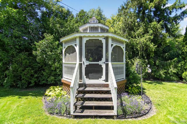315 E Michigan Avenue, Saline, MI 48176