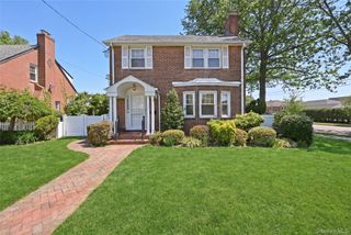 168 Latham Road, Mineola, NY 11501