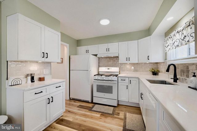 8103 MURRAY POINT RD, Baltimore, MD 21222