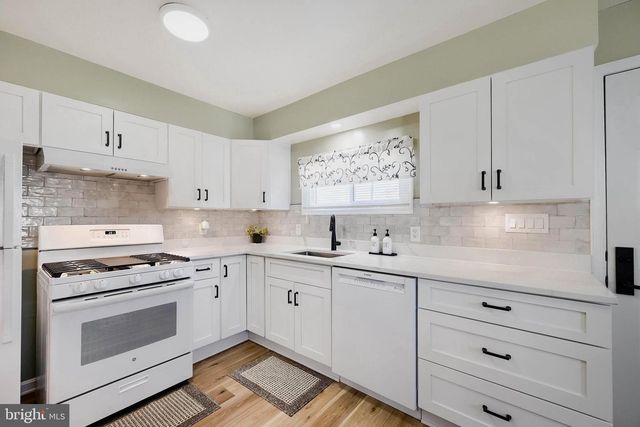 8103 MURRAY POINT RD, Baltimore, MD 21222