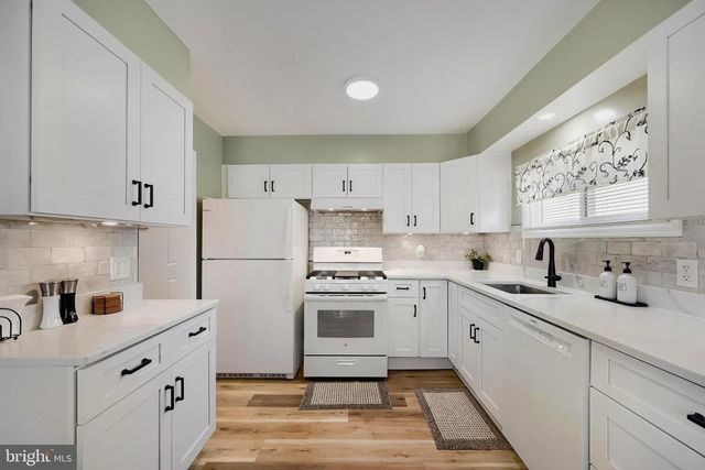 8103 MURRAY POINT RD, Baltimore, MD 21222