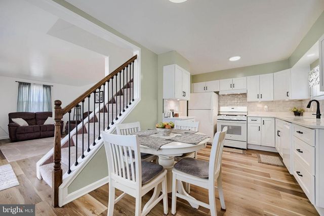 8103 MURRAY POINT RD, Baltimore, MD 21222