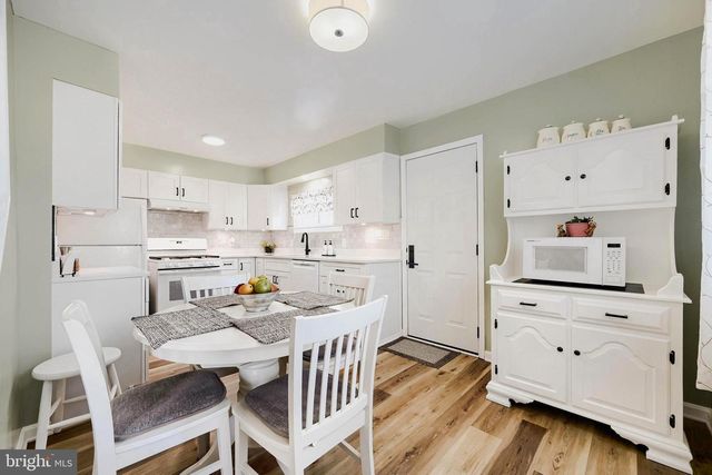 8103 MURRAY POINT RD, Baltimore, MD 21222