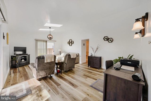 8103 MURRAY POINT RD, Baltimore, MD 21222