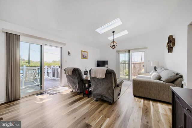 8103 MURRAY POINT RD, Baltimore, MD 21222