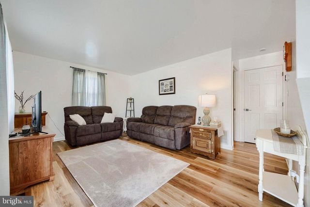8103 MURRAY POINT RD, Baltimore, MD 21222