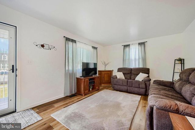 8103 MURRAY POINT RD, Baltimore, MD 21222