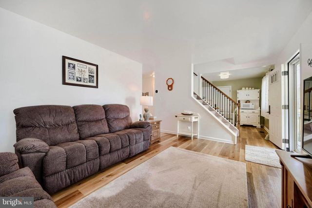 8103 MURRAY POINT RD, Baltimore, MD 21222