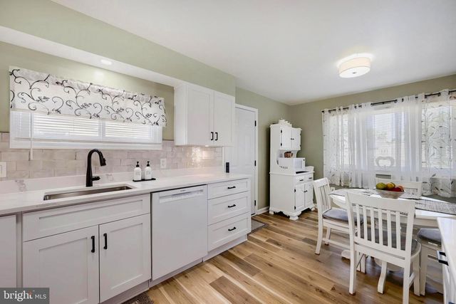 8103 MURRAY POINT RD, Baltimore, MD 21222