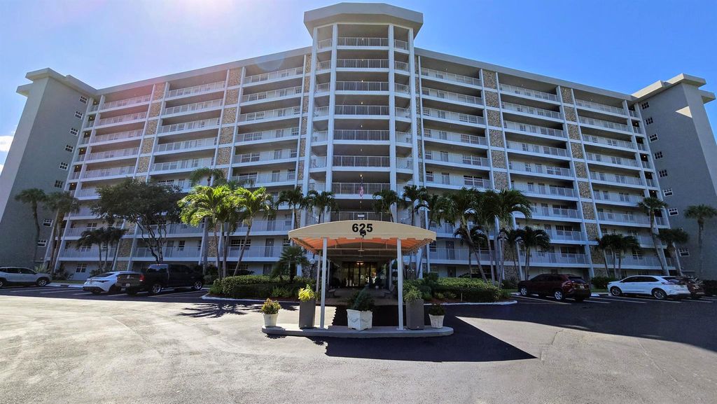 625 Oaks Drive 403, Pompano Beach, FL 33069