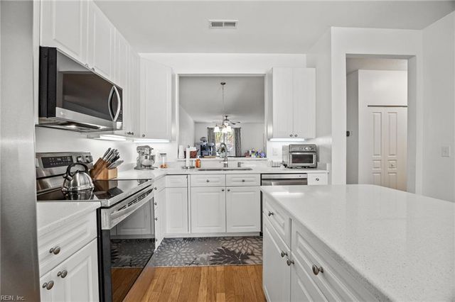 5889 Echingham DR, Virginia Beach, VA 23464