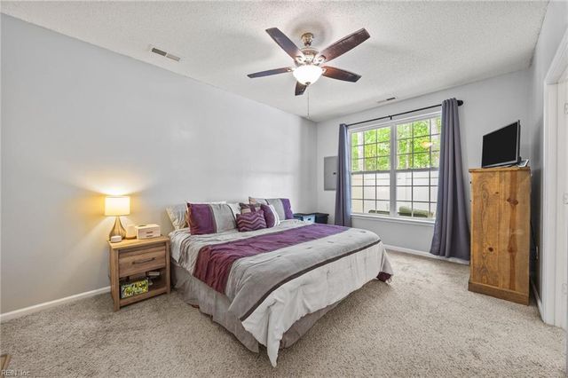 5889 Echingham DR, Virginia Beach, VA 23464