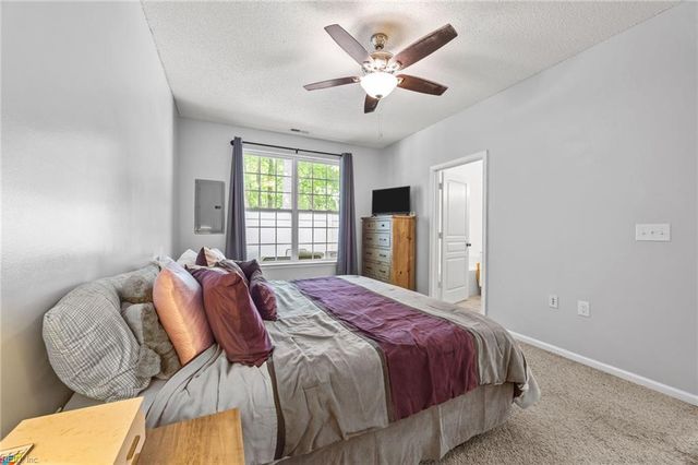 5889 Echingham DR, Virginia Beach, VA 23464