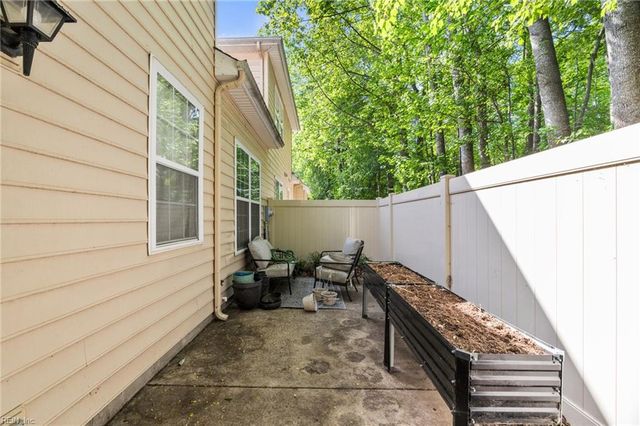 5889 Echingham DR, Virginia Beach, VA 23464