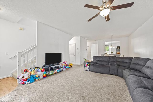 5889 Echingham DR, Virginia Beach, VA 23464