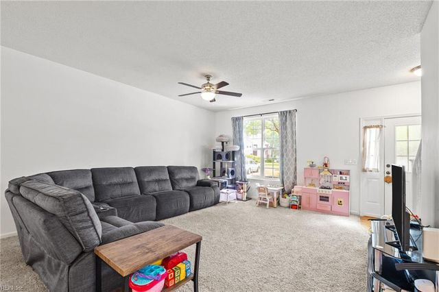 5889 Echingham DR, Virginia Beach, VA 23464