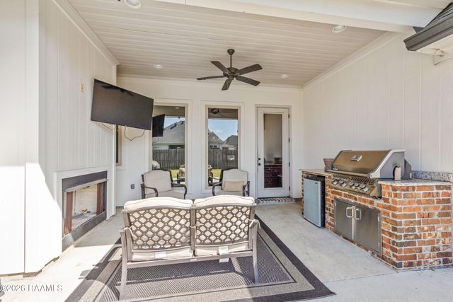 612 Easy Rock Landing Drive, Broussard, LA 70518